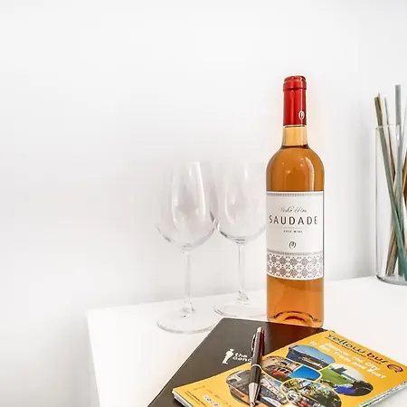 Charming Santos Wpatio