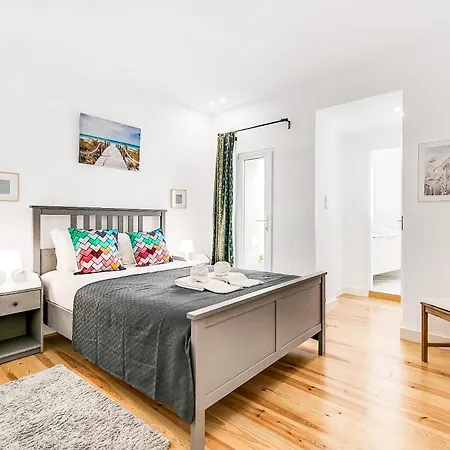 Charming Santos Wpatio