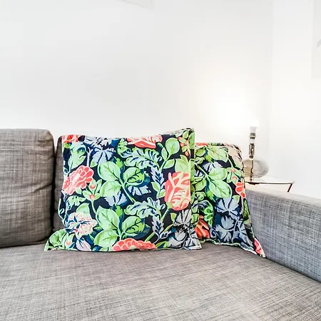 Charming Santos Wpatio Apartment *