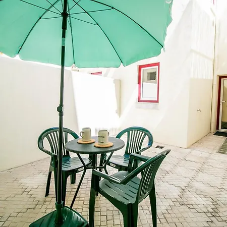 157 A - Charming Santos Wpatio Lissabon