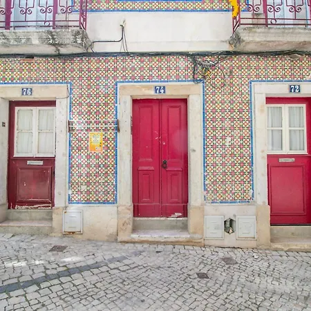 Charming Santos Wpatio Apartment Lisbon