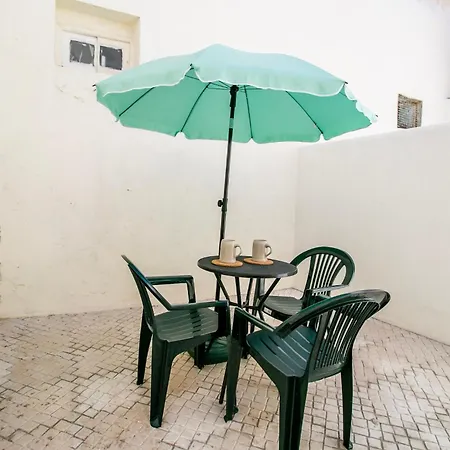 157 A - Charming Santos Wpatio * Lisbon
