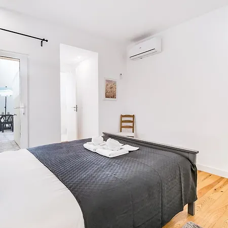 157 A - Charming Santos Wpatio