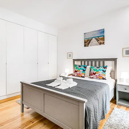 157 A - Charming Santos Wpatio * Lisbon